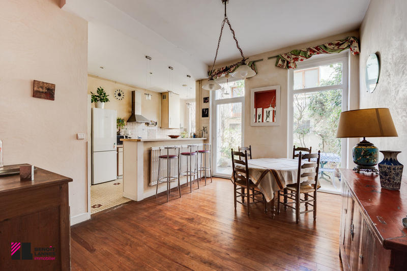 Maison - 216 m² - 8 pièces