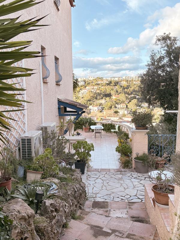 Maison - 256 m² - 10 pièces