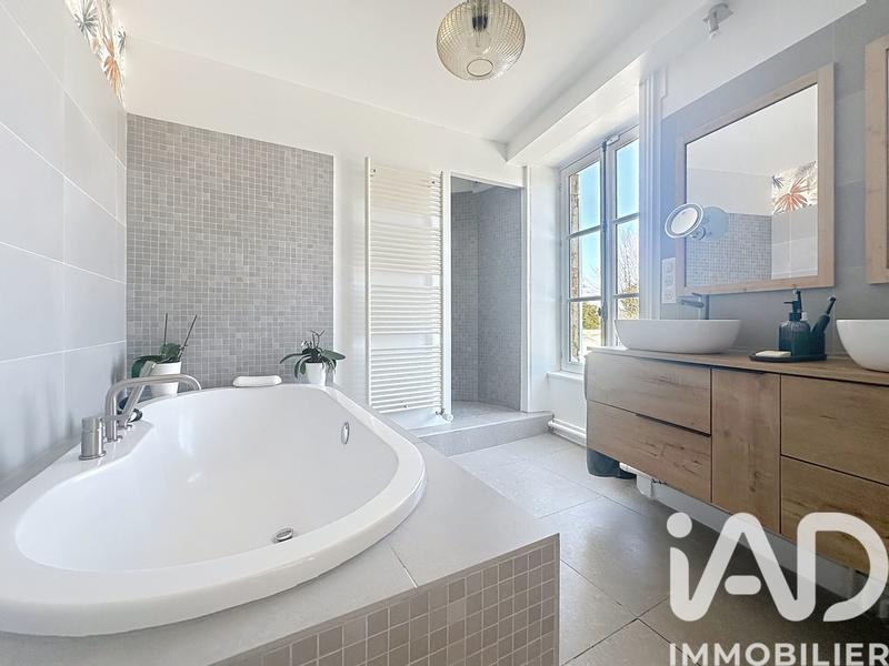 Maison - 220 m² - 9 pièces