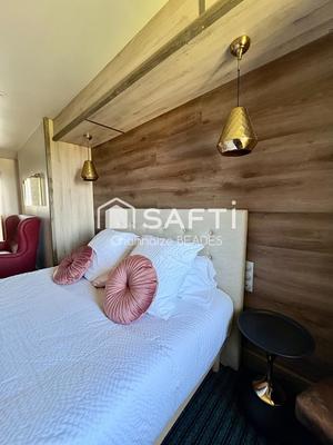 Maison - 426 m² - 9 pièces