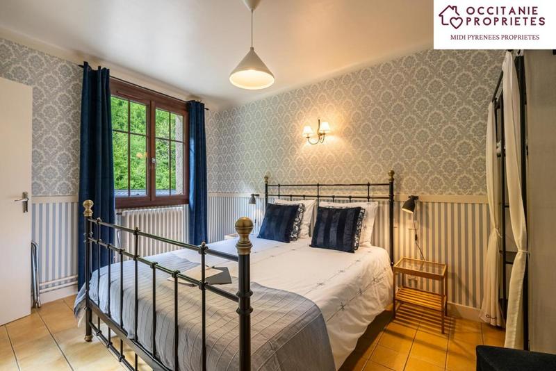 Propriété - 280 m² - 11 pièces