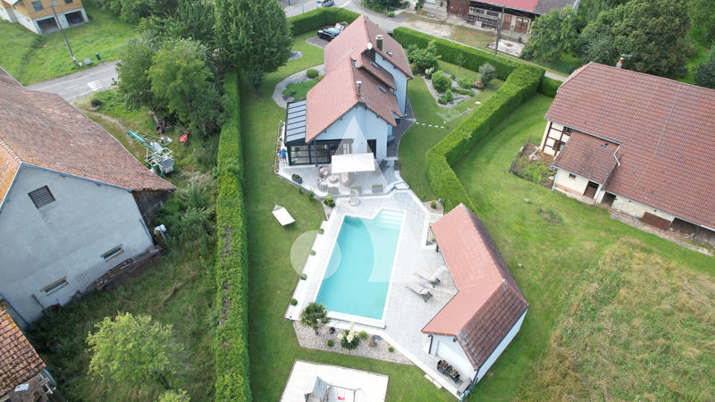Villa - 185 m² - 6 pièces