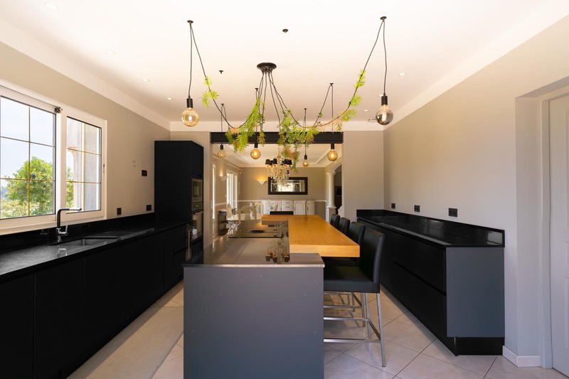 Propriété - 188 m² - 6 pièces