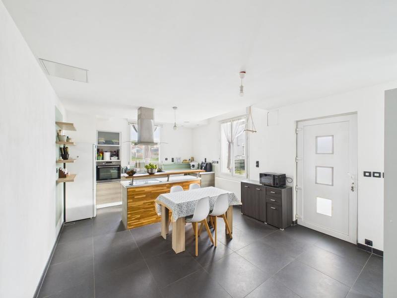 Maison - 92 m² - 5 pièces