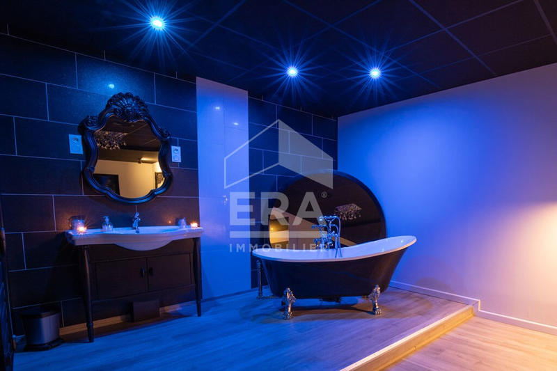 Maison - 245 m² - 6 pièces