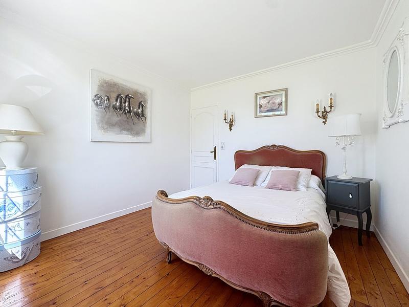 Maison - 300 m² - 10 pièces