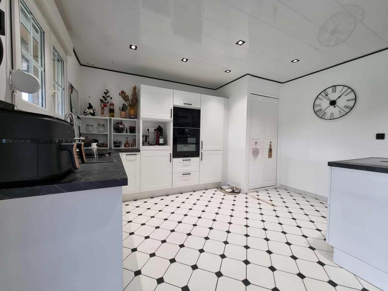 Maison traditionnelle - 200 m² - 7 pièces