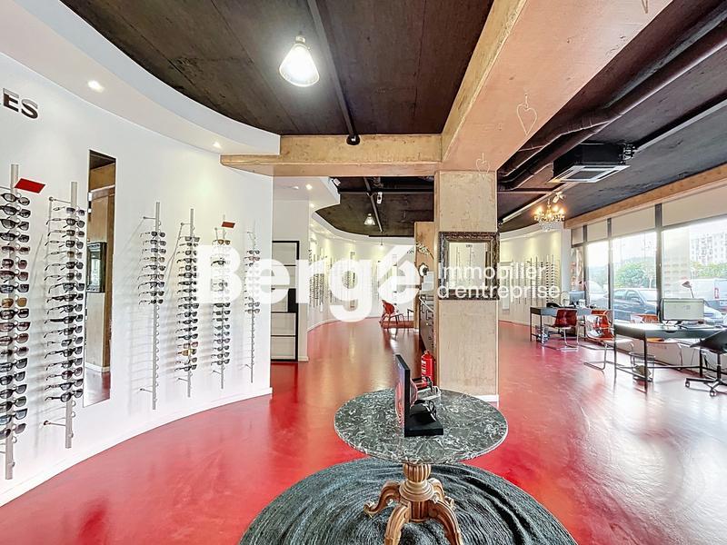 Local commercial - 220 m² - 10 pièces