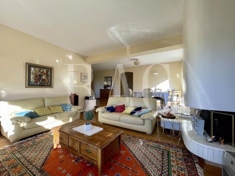 Villa - 250 m² - 8 pièces