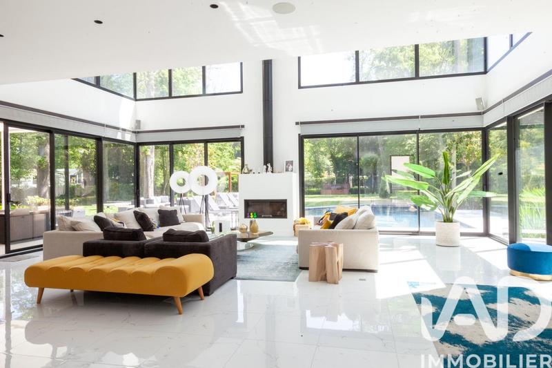 Maison de maîtres - 695 m² - 16 pièces