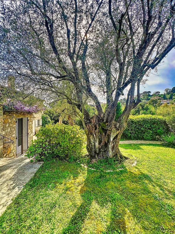 Maison - 210 m² - 8 pièces