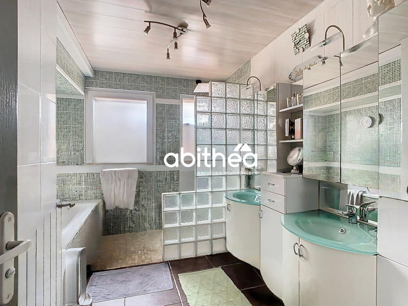 Maison - 182 m² - 7 pièces