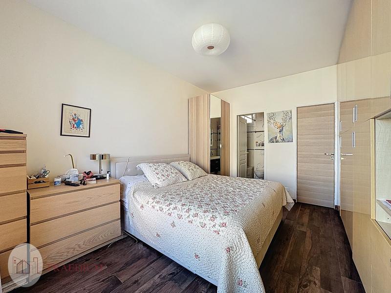 Maison - 203 m² - 9 pièces