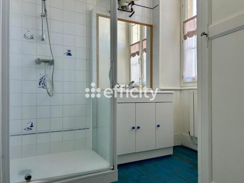 Maison - 215 m² - 9 pièces