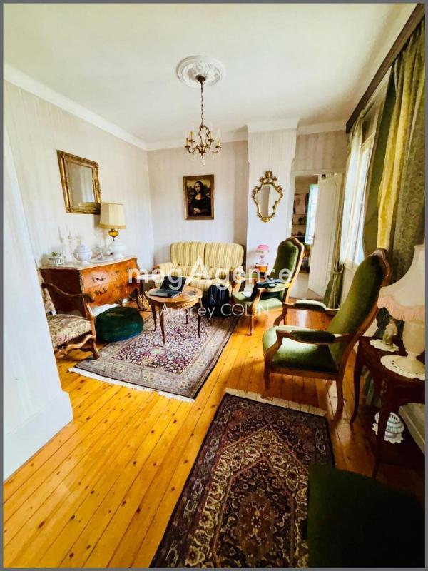 Maison - 184 m² - 8 pièces