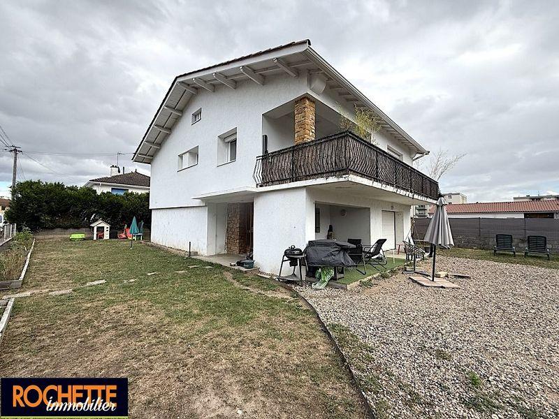 Maison traditionnelle - 140 m² - 6 pièces