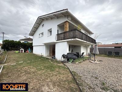 Maison traditionnelle - 140 m² - 6 pièces