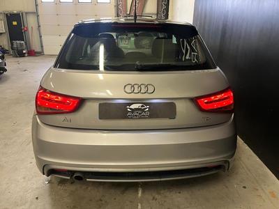 Audi A1 sportback 1.6 Tdi 90 cv s line / Distribution faite