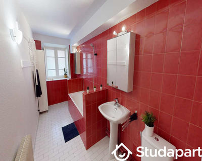 Chambre - 140 m² - 1 pièce