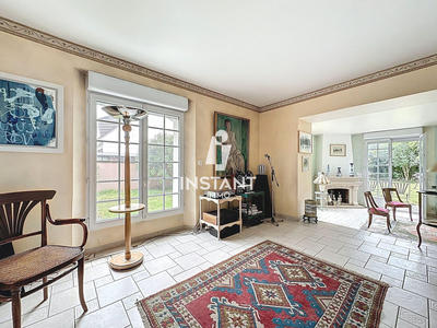 Maison - 240 m² - 10 pièces