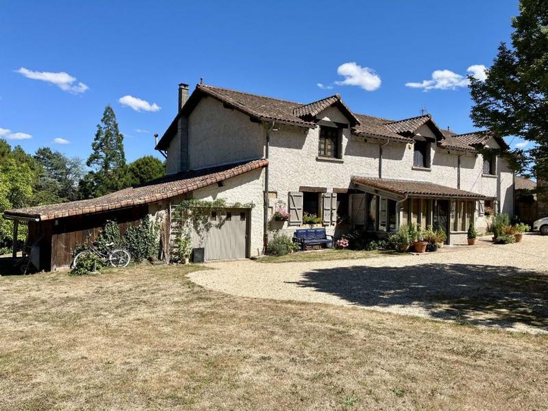 Maison - 285 m² - 8 pièces