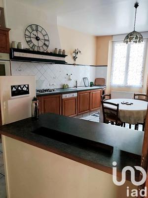 Maison - 240 m² - 8 pièces