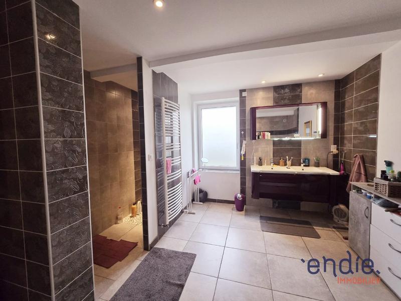 Maison - 210 m² - 7 pièces