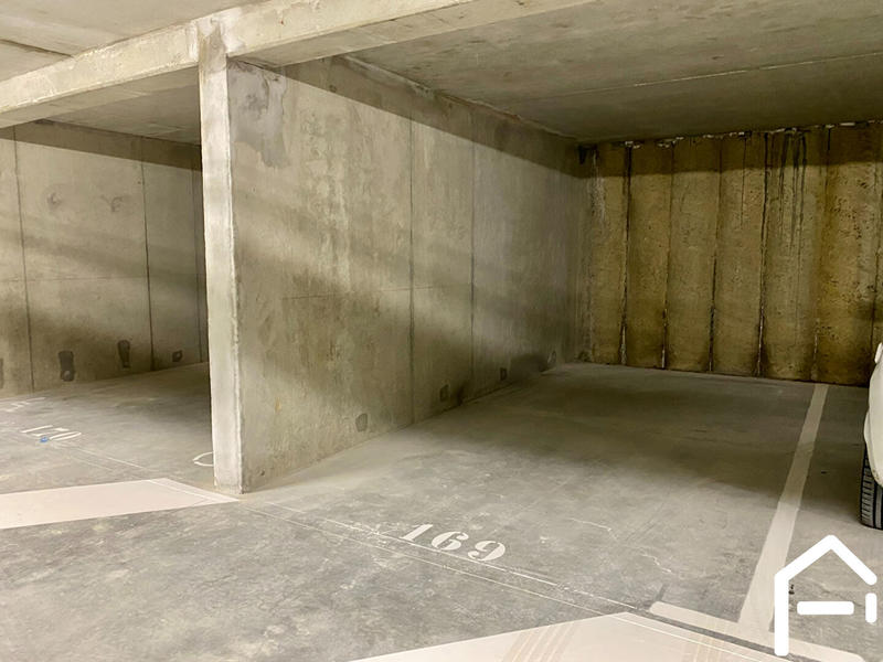 Parking / Garage - 10 m²