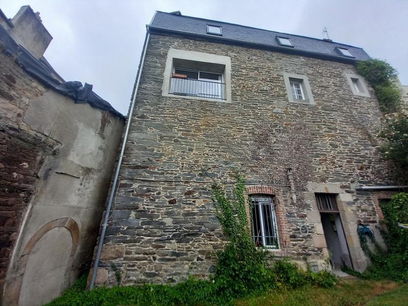 Immeuble - 140 m² - 7 pièces