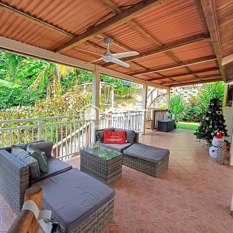 Maison - 208 m² - 8 pièces