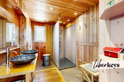 Maison - 225 m² - 7 pièces