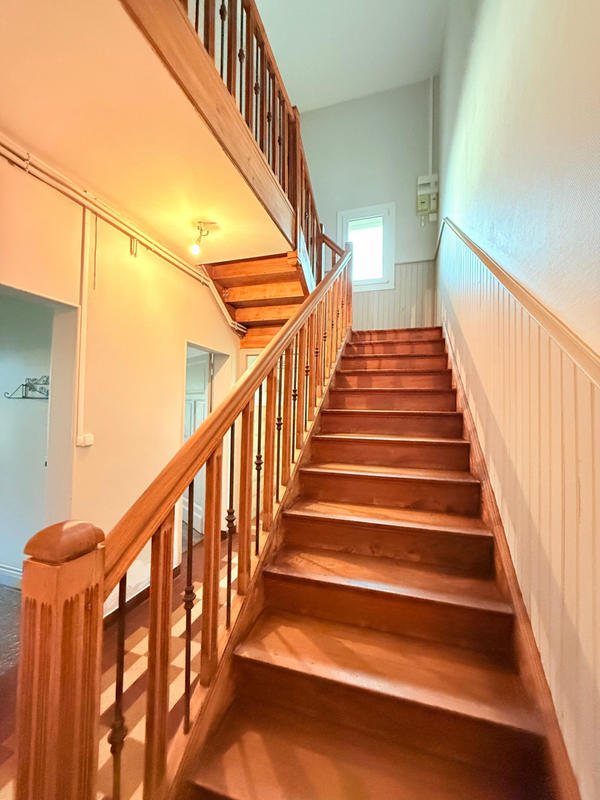 Maison - 203 m² - 9 pièces