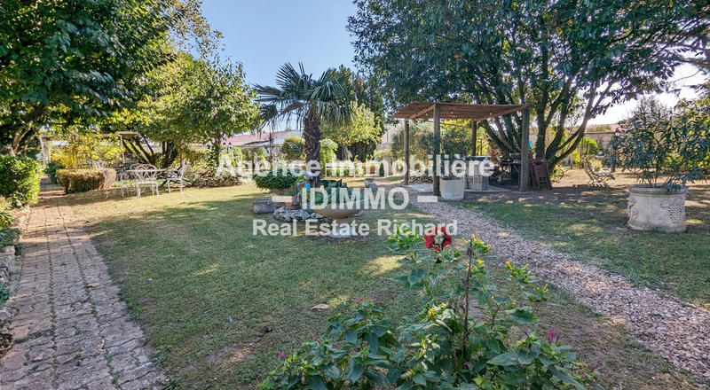 Maison - 296 m² - 9 pièces