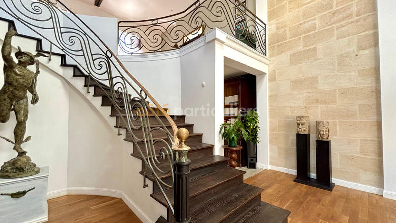 Maison - 305 m² - 7 pièces