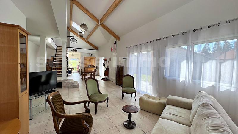 Maison - 275 m² - 9 pièces