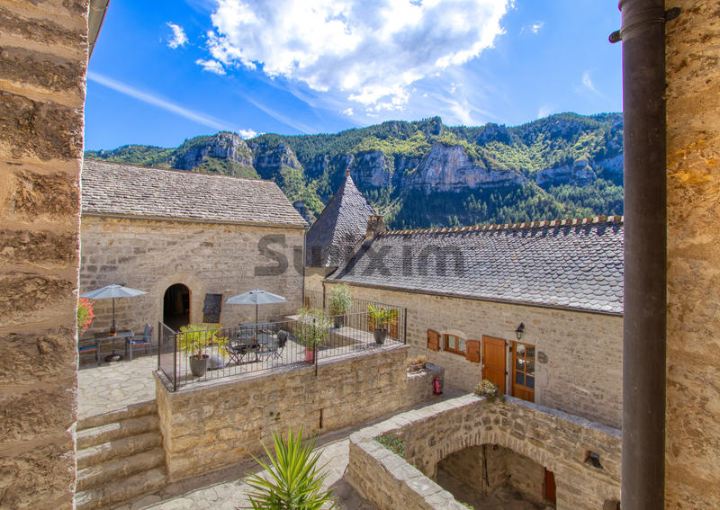 Propriété - 380 m² - 13 pièces