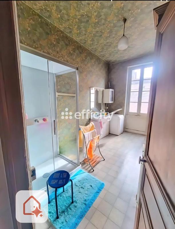 Maison - 250 m² - 10 pièces