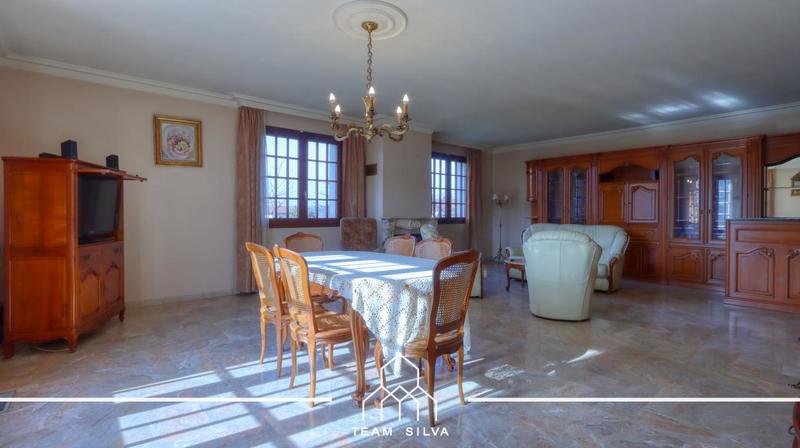 Maison - 140 m² - 5 pièces