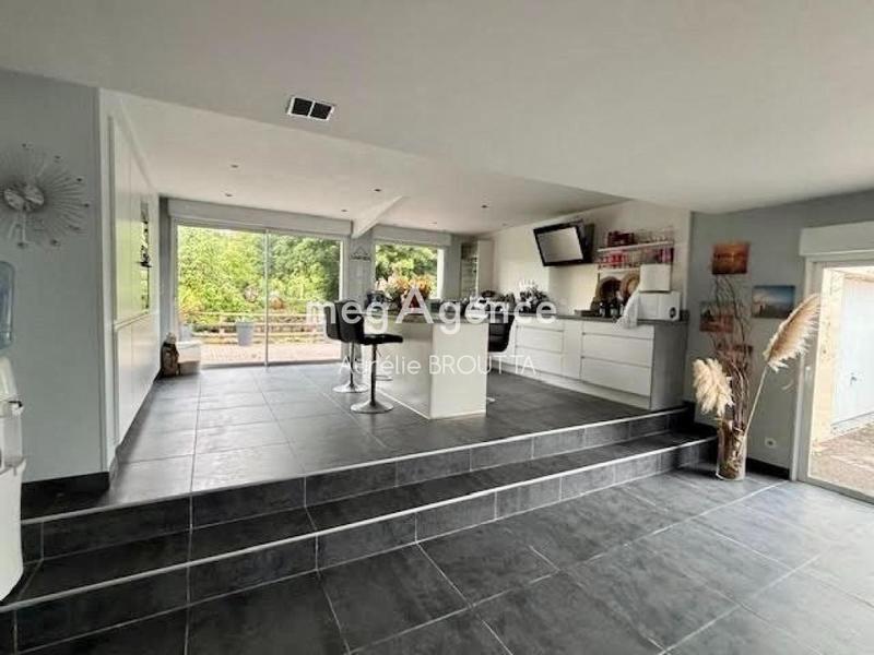 Maison - 247 m² - 8 pièces