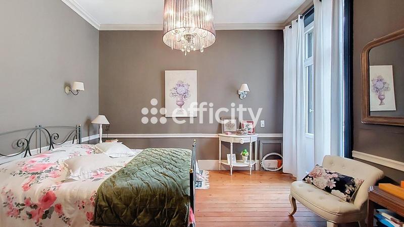 Maison - 200 m² - 7 pièces