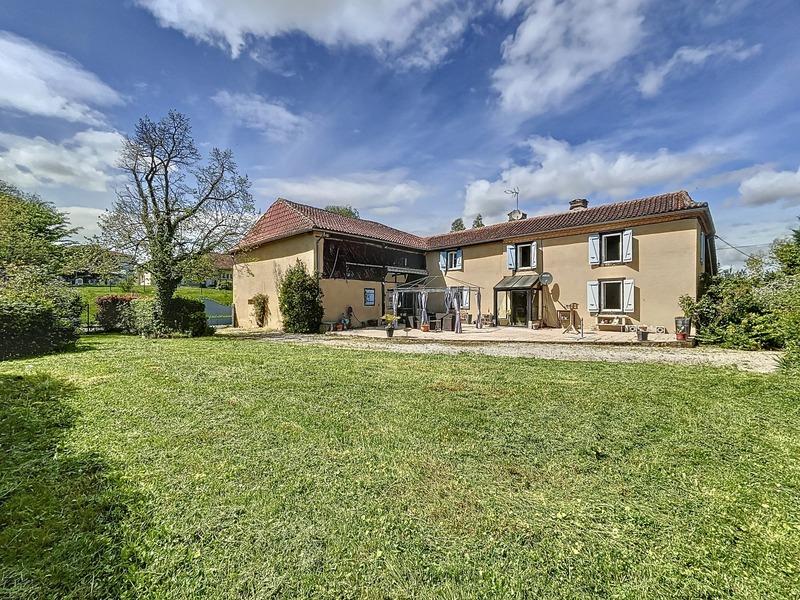 Maison - 160 m² - 8 pièces