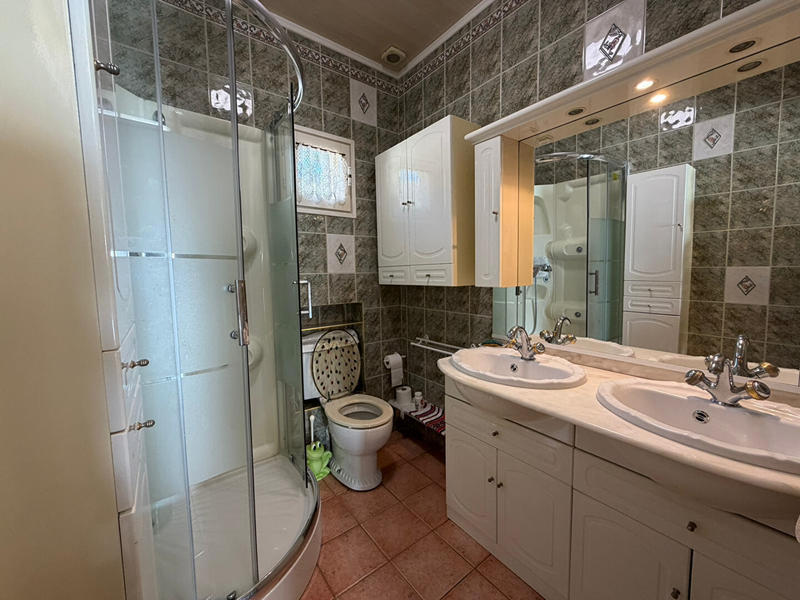 Maison - 195 m² - 7 pièces