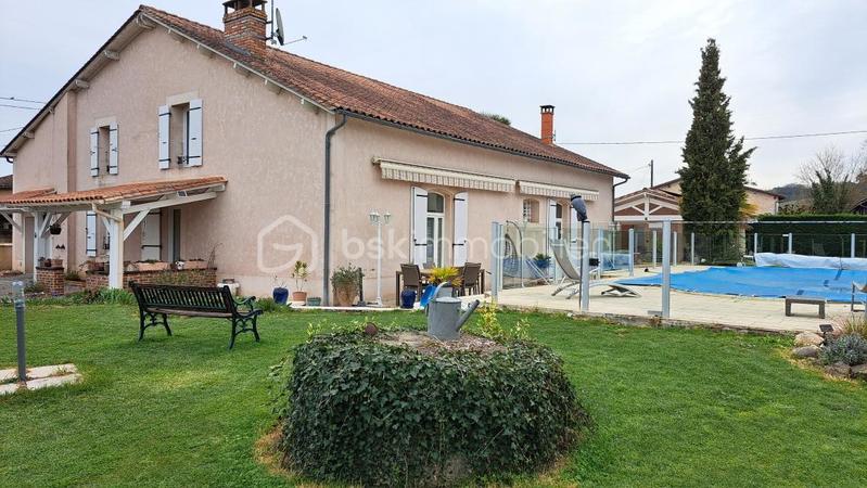 Corps de ferme - 170 m² - 8 pièces