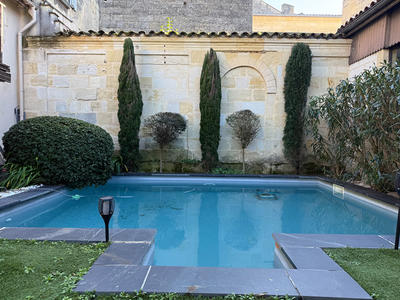 Maison - 220 m² - 9 pièces