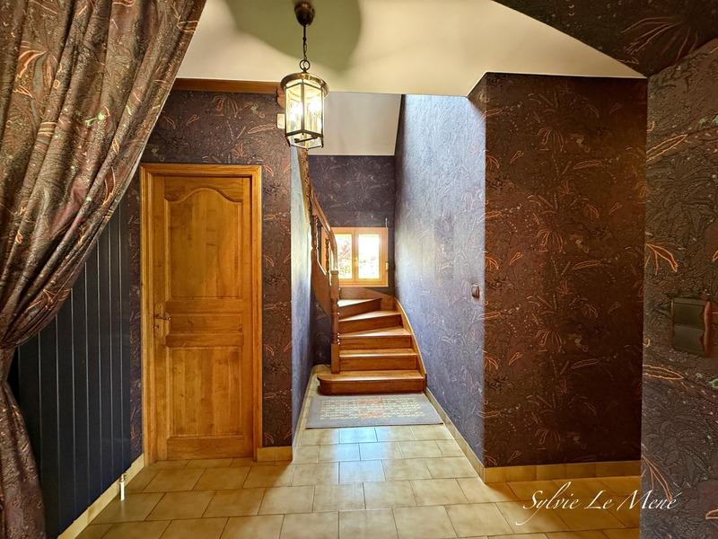 Maison - 245 m² - 7 pièces