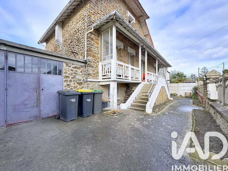 Maison - 219 m² - 8 pièces