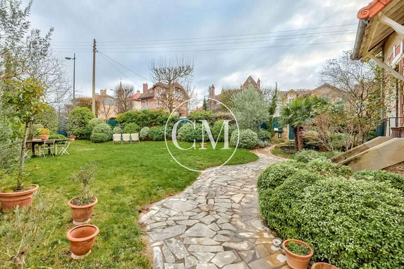 Maison - 205 m² - 6 pièces