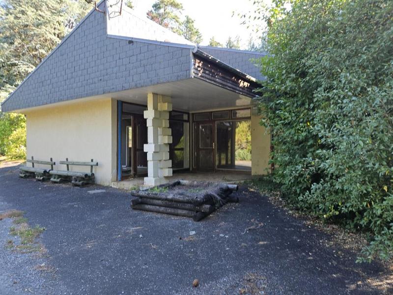 Propriété - 3 700 m² - 70 pièces