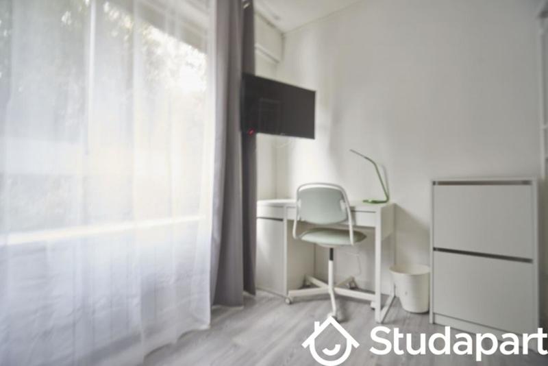 Chambre - 13 m² - 1 pièce