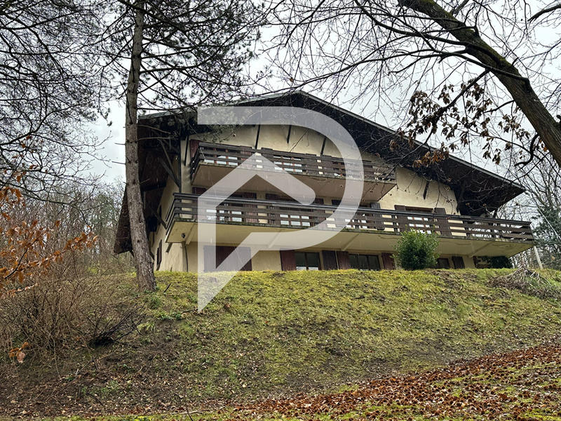 Maison - 339 m² - 12 pièces